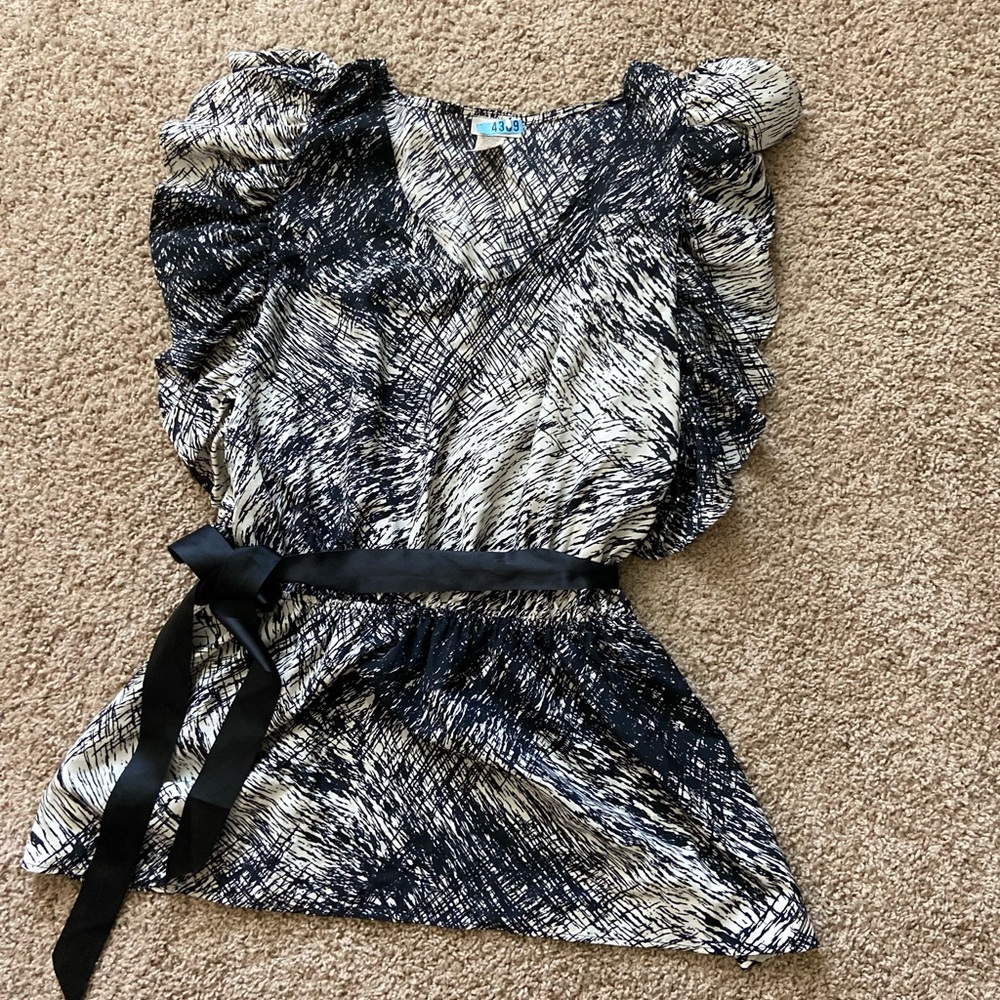 Abstract print top